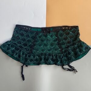 Chic Black and Green Lace Garter Belt
